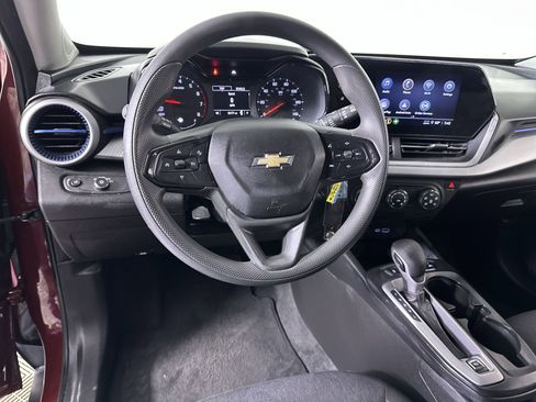 Used 2024 Chevrolet Trax LS image 57