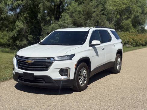 Used 2023 Chevrolet Traverse LT AWD/4WD image 2