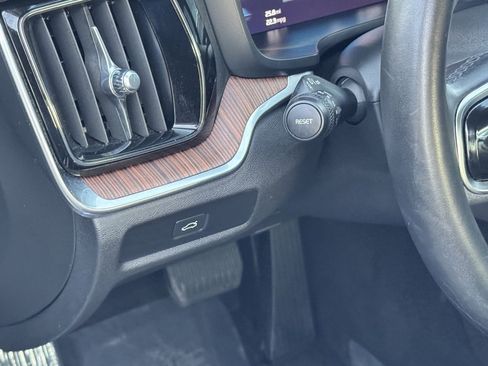 Used 2024 Volvo S60 B5 Plus image 17