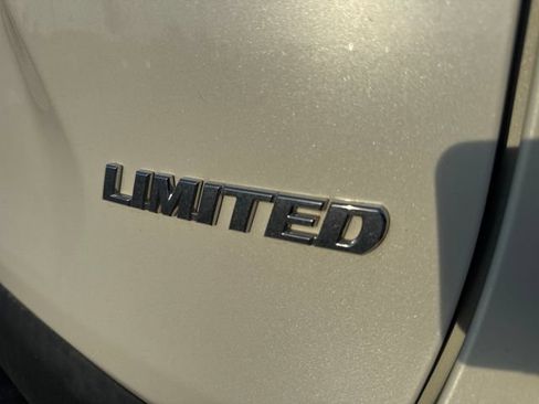 Used 2019 Toyota RAV4 Limited FWD image 4