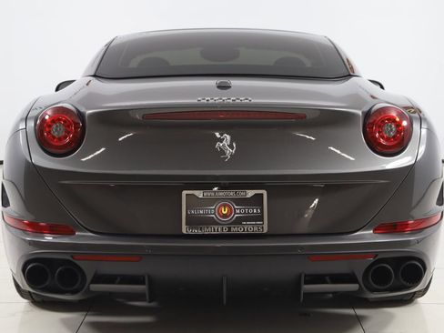 Used 2018 Ferrari California T image 98