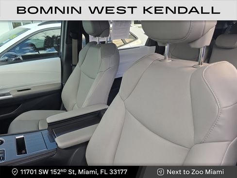 Used 2025 Toyota Sienna XLE image 16