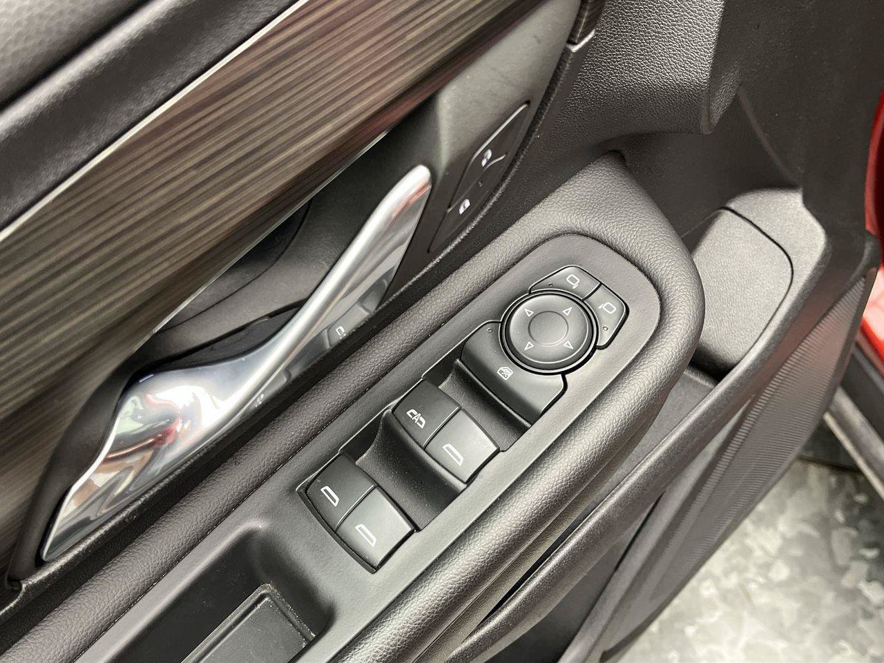 Certified 2023 GMC Terrain SLE w/ Driver Convenience Package AWD/4WD image 9