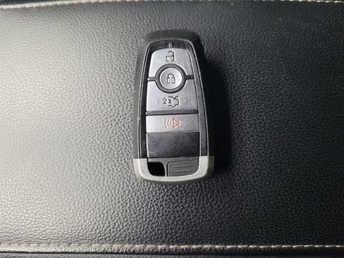 Used 2020 Ford Fusion SE FWD image 32