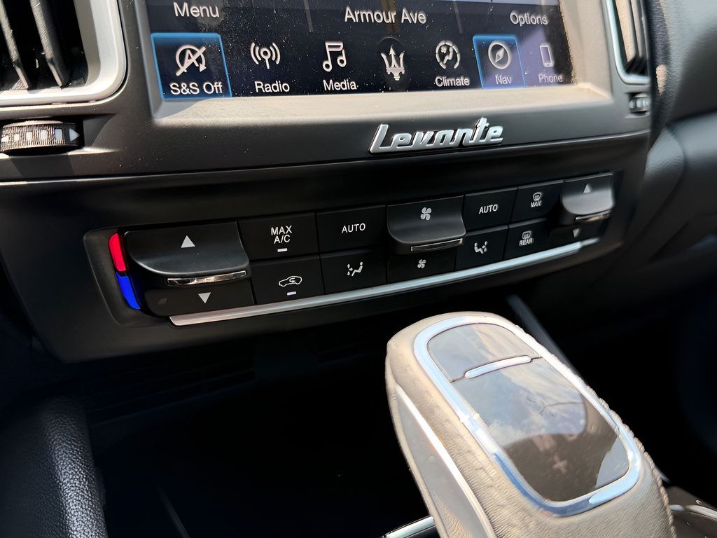Used 2020 Maserati Levante AWD/4WD image 47