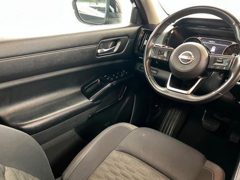 Used 2022 Nissan Pathfinder SV w/ SV Black Package image 11