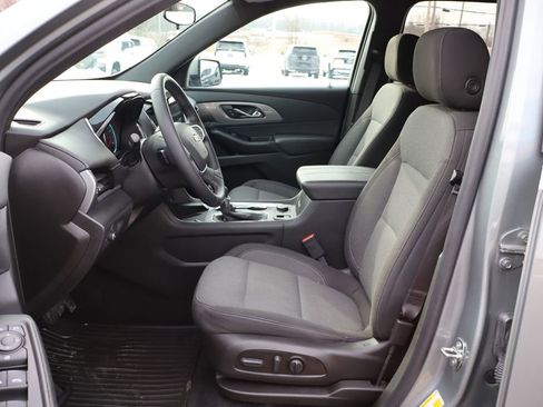 Used 2023 Chevrolet Traverse LT image 11