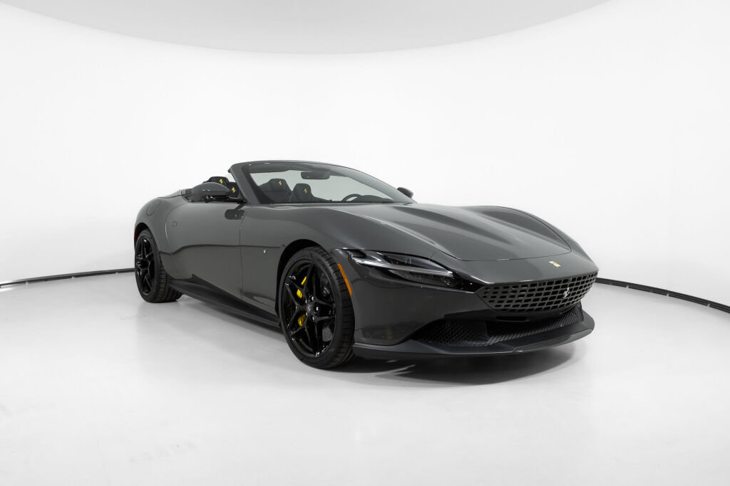 Used 2025 Ferrari Roma Spider RWD image 11