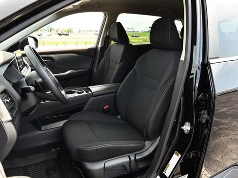 Used 2023 Nissan Rogue S AWD/4WD image 18