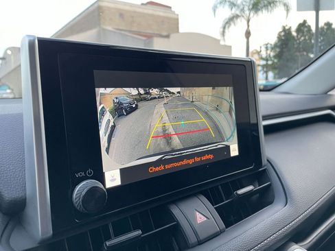 Used 2025 Toyota RAV4 XLE image 17