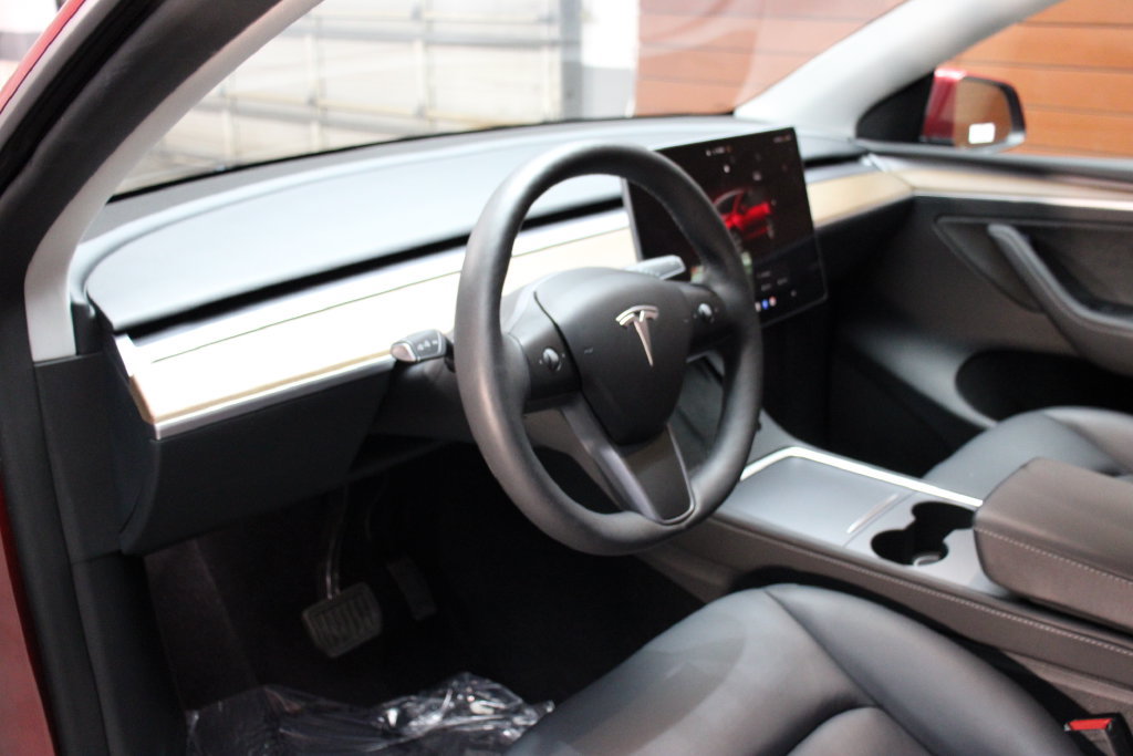 Used 2024 Tesla Model Y Long Range AWD/4WD image 6