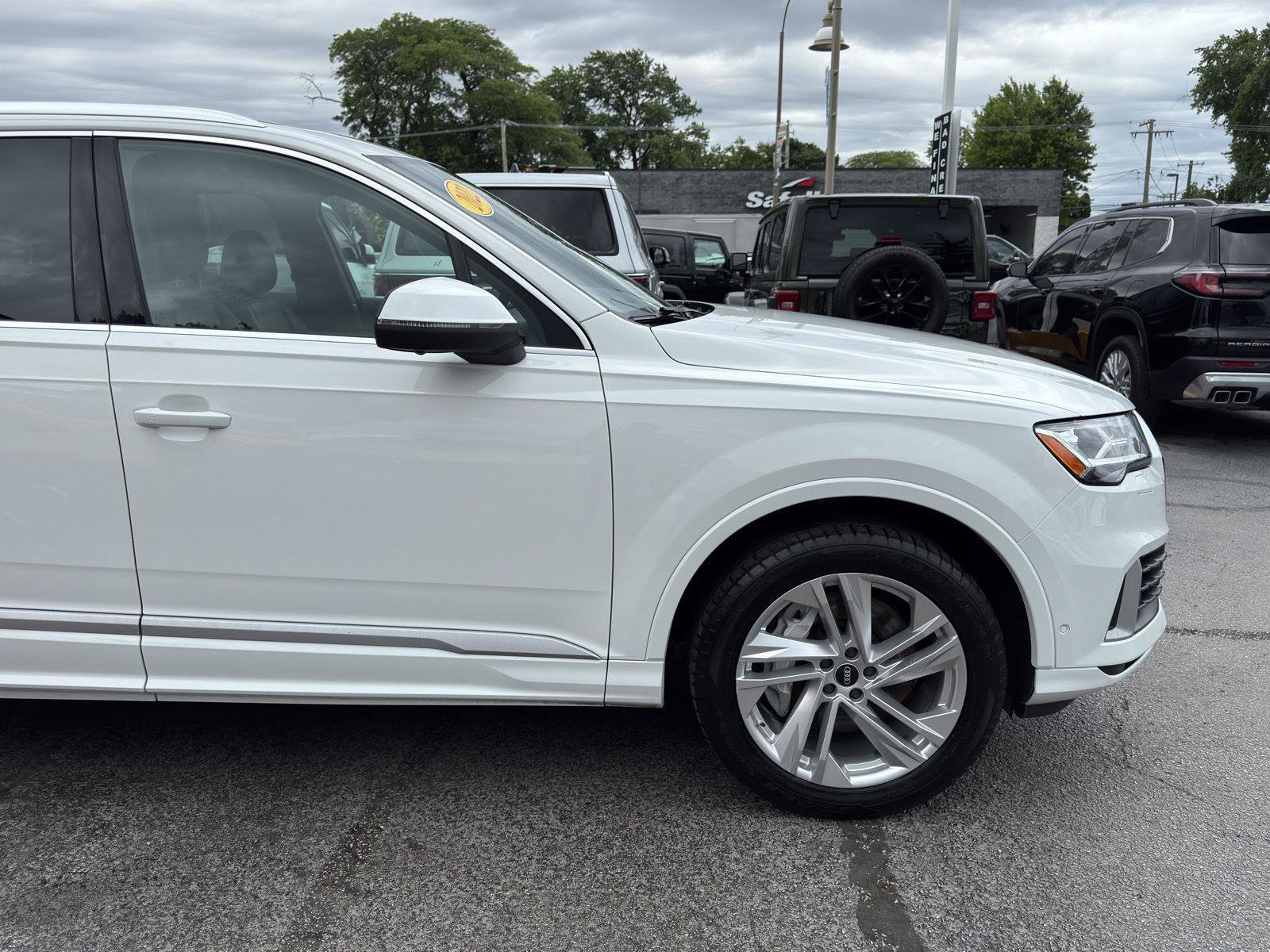 Used 2022 Audi Q7 3.0T Premium Plus w/ Premium Plus Package AWD/4WD image 14