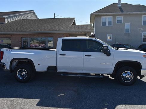 Used 2024 Chevrolet Silverado 3500 W/T image 2