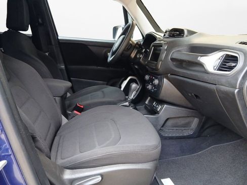 Used 2018 Jeep Renegade Latitude FWD image 24