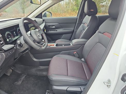 New 2026 Nissan Kicks SR w/ SR Premium Package image 4