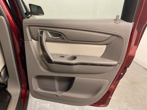 Used 2015 GMC Acadia SLT w/ Technology Package image 27