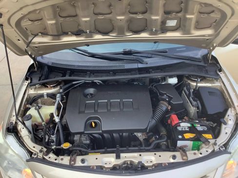 Used 2013 Toyota Corolla LE FWD image 38