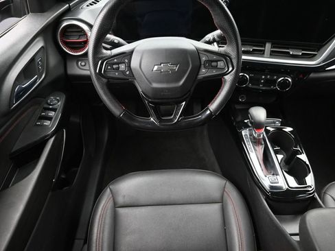 Used 2024 Chevrolet Trax RS w/ Sunroof Package image 13