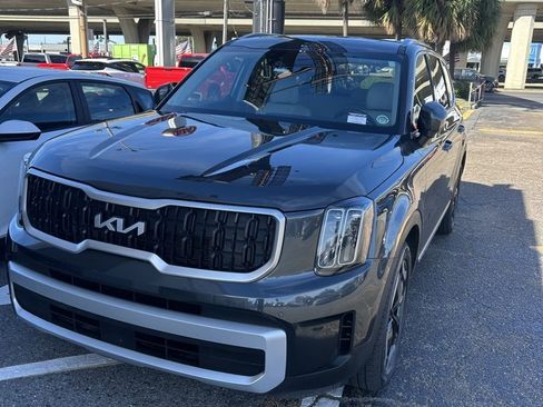 Used 2023 Kia Telluride EX image 2