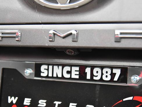 Used 2022 Toyota Camry XSE image 39