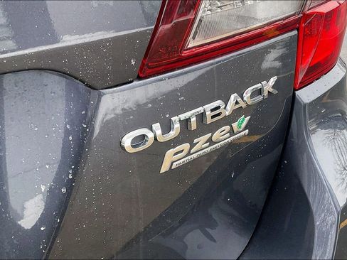 Used 2017 Subaru Outback 2.5i Limited w/ Popular Package #5 image 9