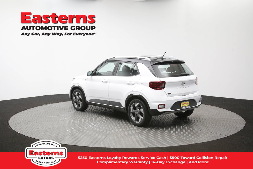 Used 2025 Hyundai Venue Limited FWD image 64