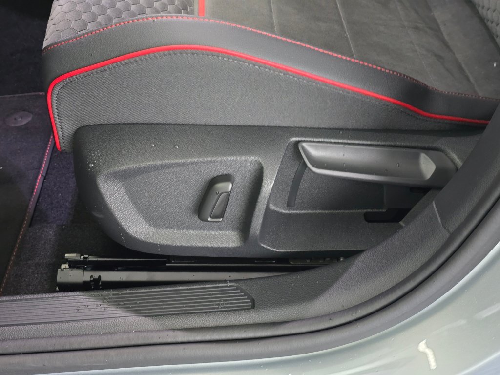 New 2026 Volkswagen GTI SE FWD image 20