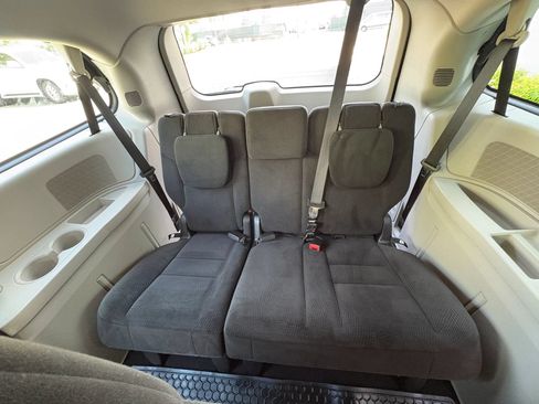 Used 2016 Dodge Grand Caravan American Value Package w/ UConnect Hands-Free Group FWD image 20
