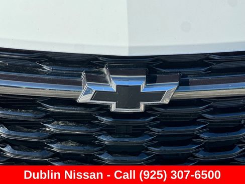 Used 2025 Chevrolet Trax RS FWD image 47