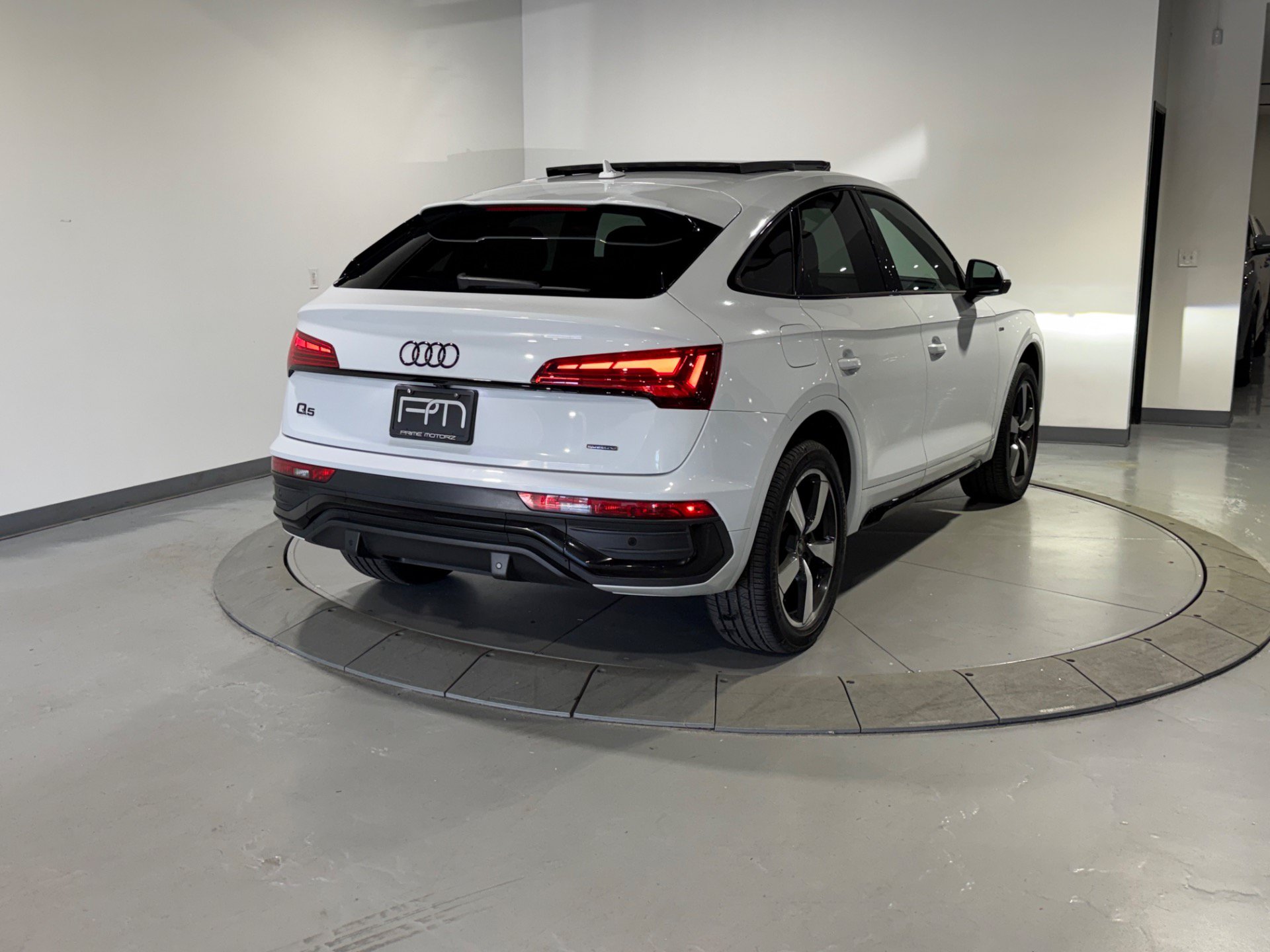 Used 2023 Audi Q5 2.0T Premium Plus w/ Premium Plus Package AWD/4WD image 13