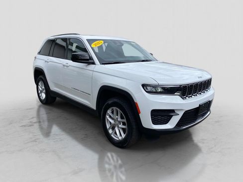 Certified 2025 Jeep Grand Cherokee Laredo X w/ Luxury Tech Group I AWD/4WD image 9