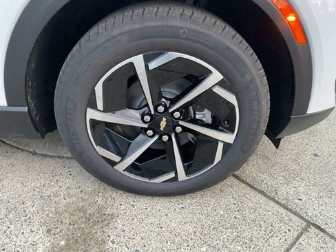 New 2026 Chevrolet Equinox EV LT image 13