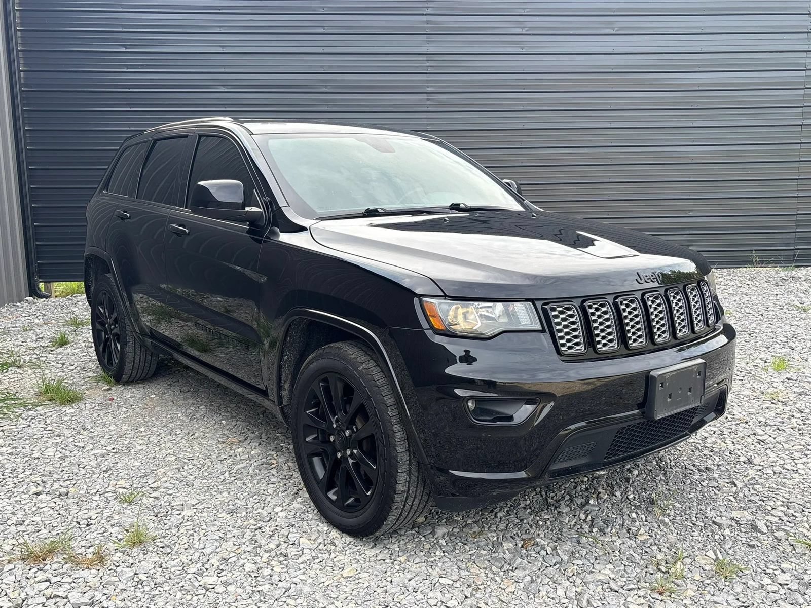 Used 2018 Jeep Grand Cherokee Altitude AWD/4WD image 3