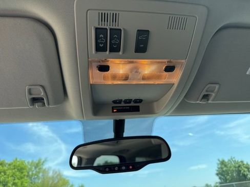Used 2011 Chevrolet Tahoe LTZ AWD/4WD image 19
