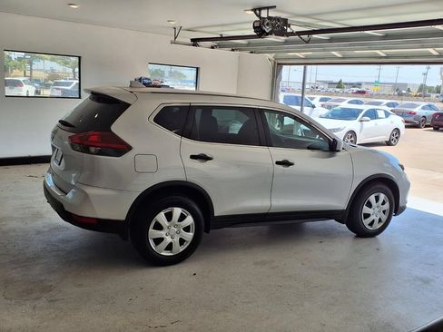 Used 2018 Nissan Rogue S FWD image 3