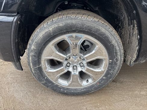 New 2026 RAM 1500 4x4 Crew Cab image 9