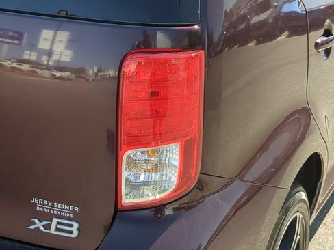 Used 2014 Scion xB FWD image 11