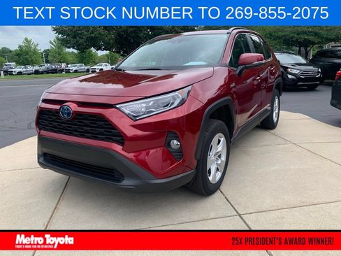 Used 2019 Toyota RAV4 XLE AWD/4WD image 1
