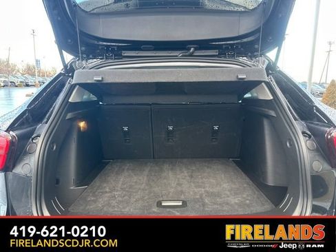 Used 2025 Chevrolet Trax LT w/ LT Convenience Package image 9