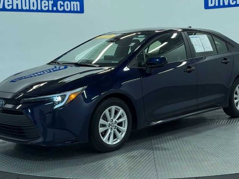 Used 2023 Toyota Corolla LE w/ LE Convenience Package FWD image 4