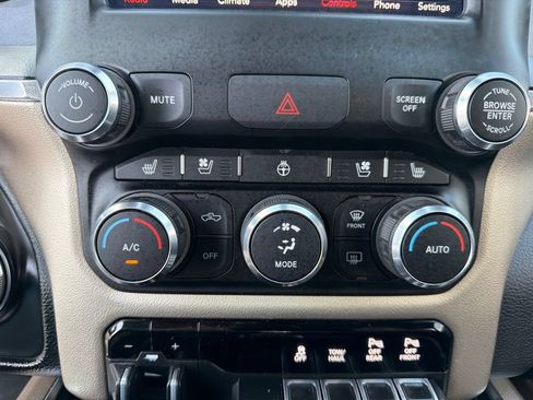 Used 2019 RAM 1500 Laramie AWD/4WD image 19