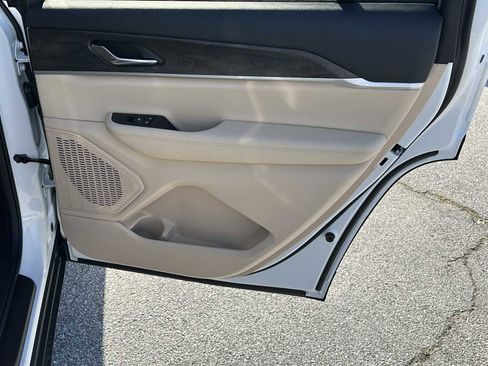 New 2025 Jeep Grand Cherokee L Limited image 16