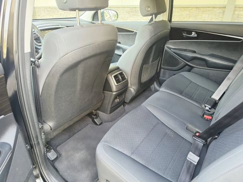 Used 2020 Kia Sorento L image 10