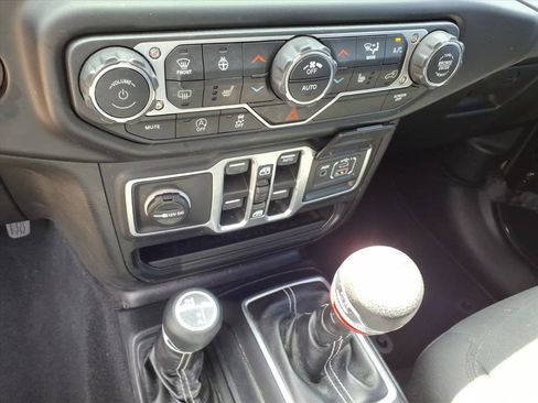 Used 2018 Jeep Wrangler Unlimited Sahara w/ LED Lighting Group AWD/4WD image 31