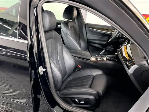 Used 2023 BMW 530e xDrive image 8