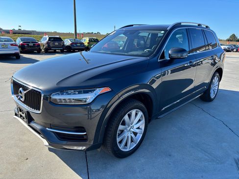 Used 2017 Volvo XC90 T6 Momentum image 8