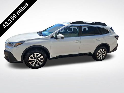 Used 2022 Subaru Outback Premium AWD/4WD image 3