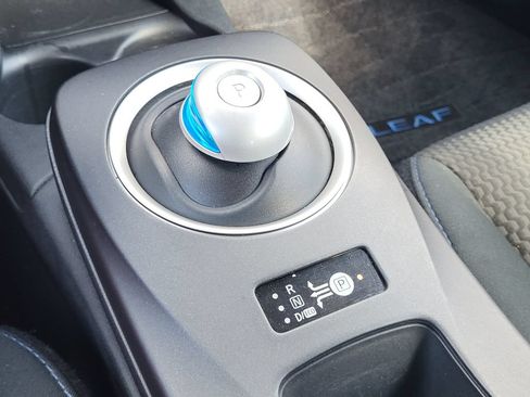 Used 2013 Nissan Leaf S FWD image 24