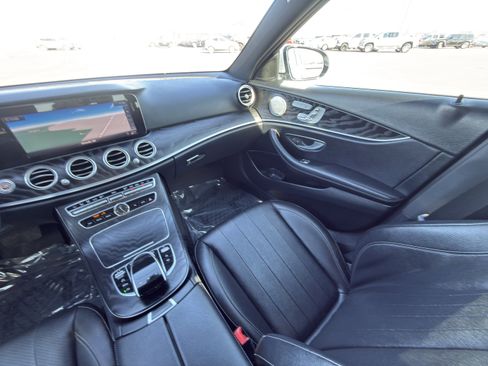 Used 2019 Mercedes-Benz E 300 4MATIC image 29