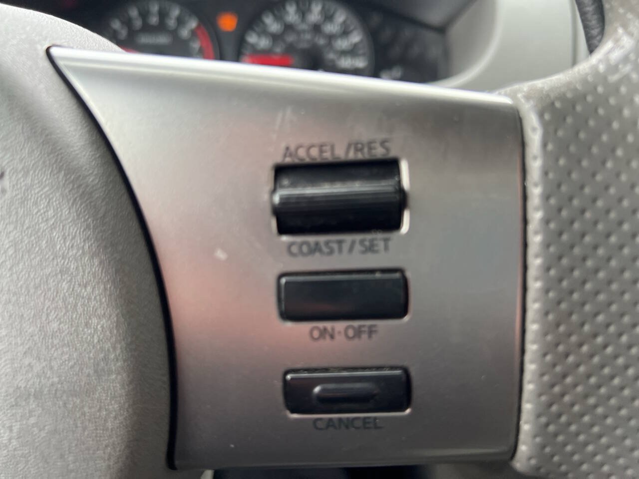 Used 2010 Nissan Frontier SE AWD/4WD image 25
